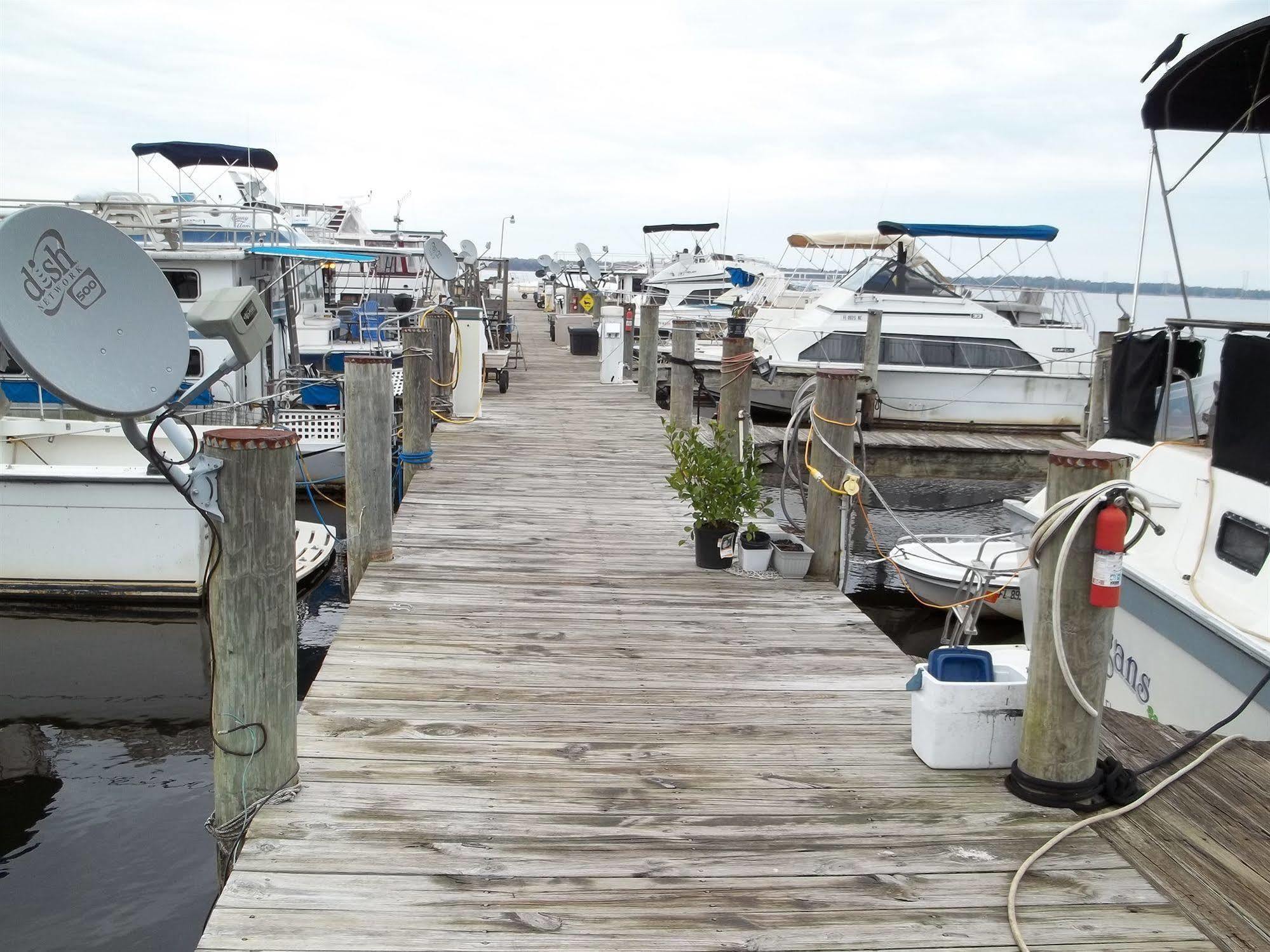 Crystal Cove Riverfront Resort Palatka Extérieur photo