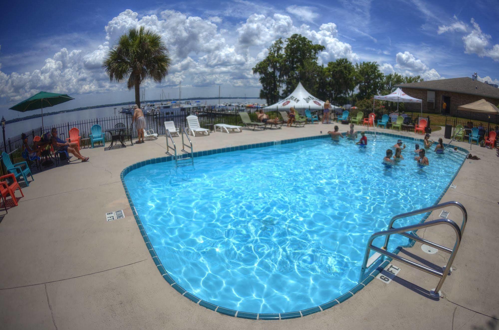 Crystal Cove Riverfront Resort Palatka Extérieur photo
